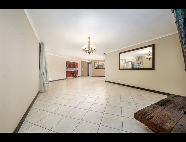 7 BEDROOM FREEHOLD FOR SALE IN EVERSDAL HEIGHTS